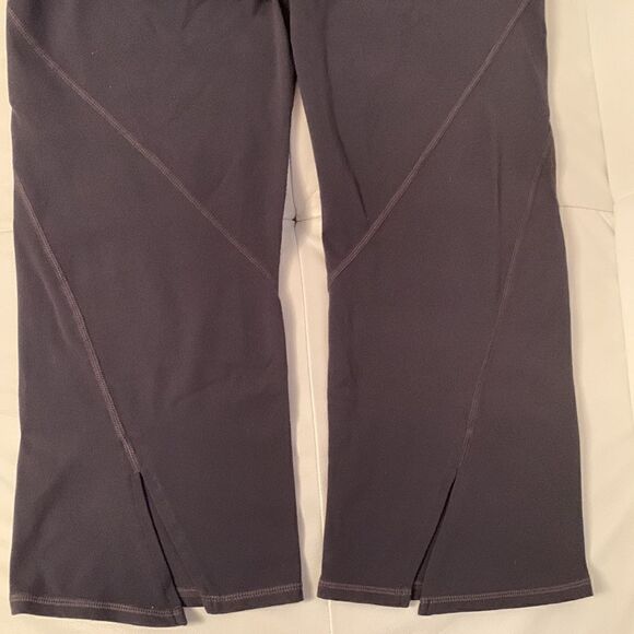 Athleta Cropped Capri Leggings w/ Back Slits Size M - Picture 9 of 11